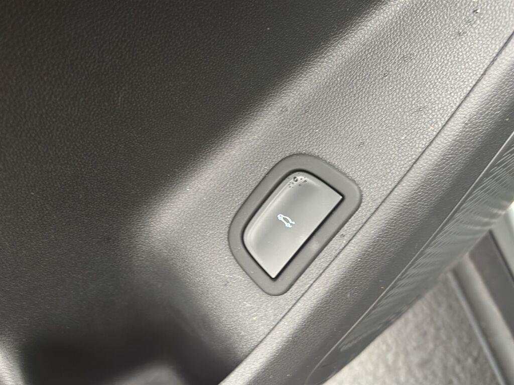 Used 2026 Sterling Gray Metallic Chevrolet FWD LT image 8
