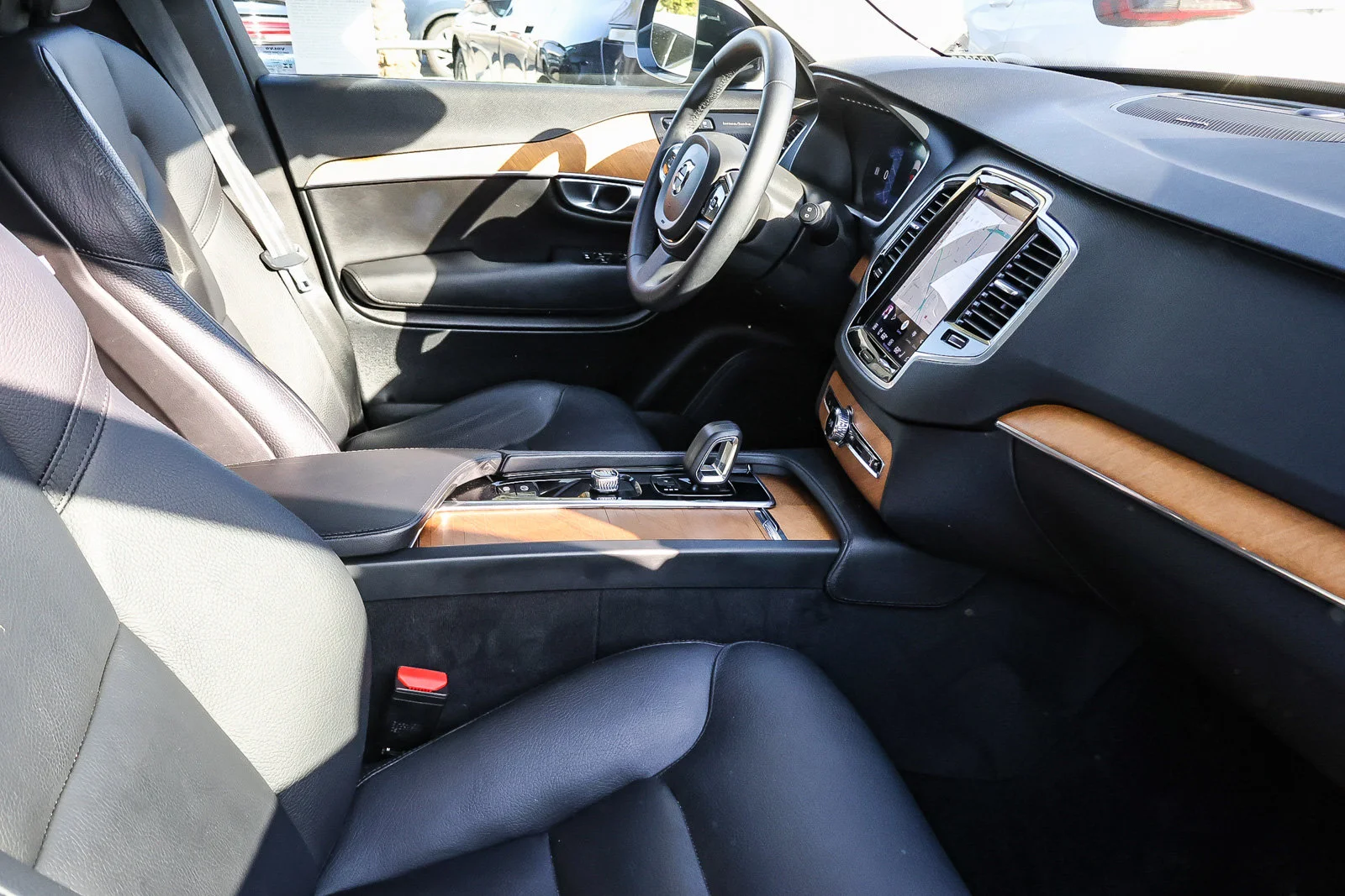 Used 2024  Volvo T8 Plus 6 Passenger image 15