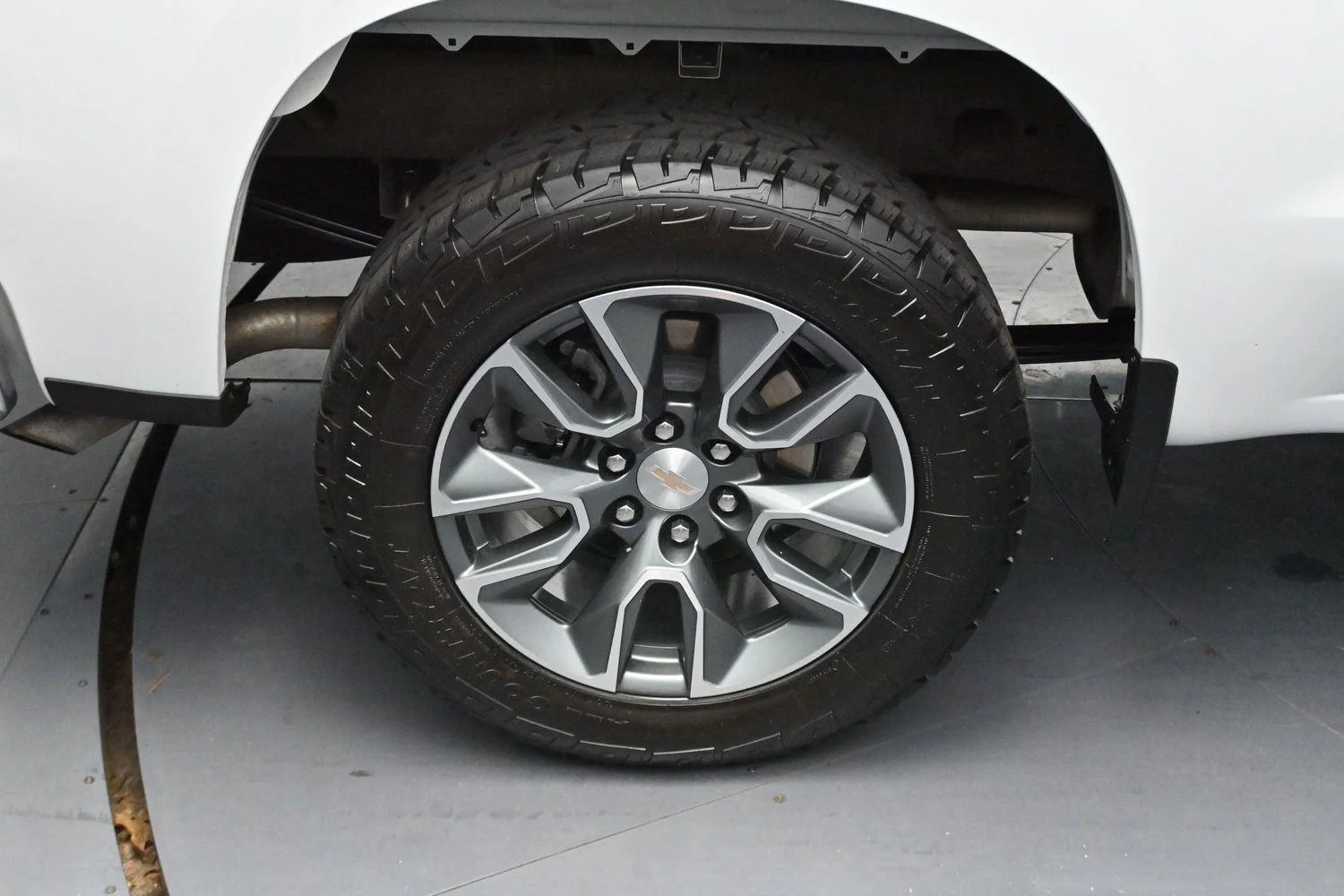 Used 2025 Summit White Chevrolet LT image 35