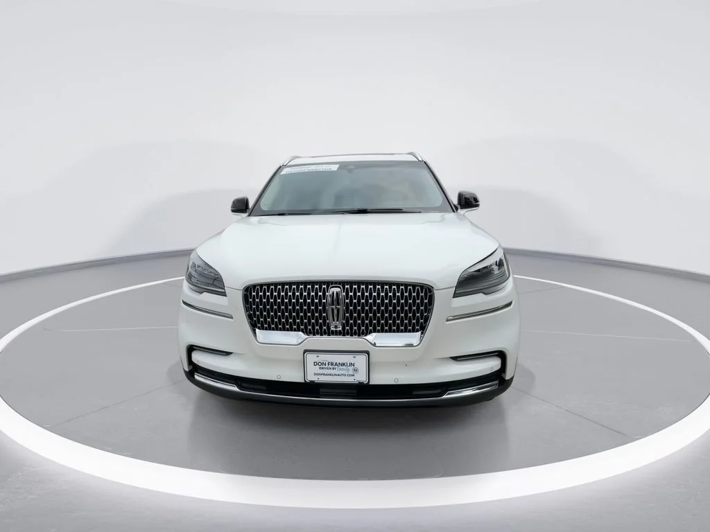 Used 2023 White Lincoln Reserve image 4