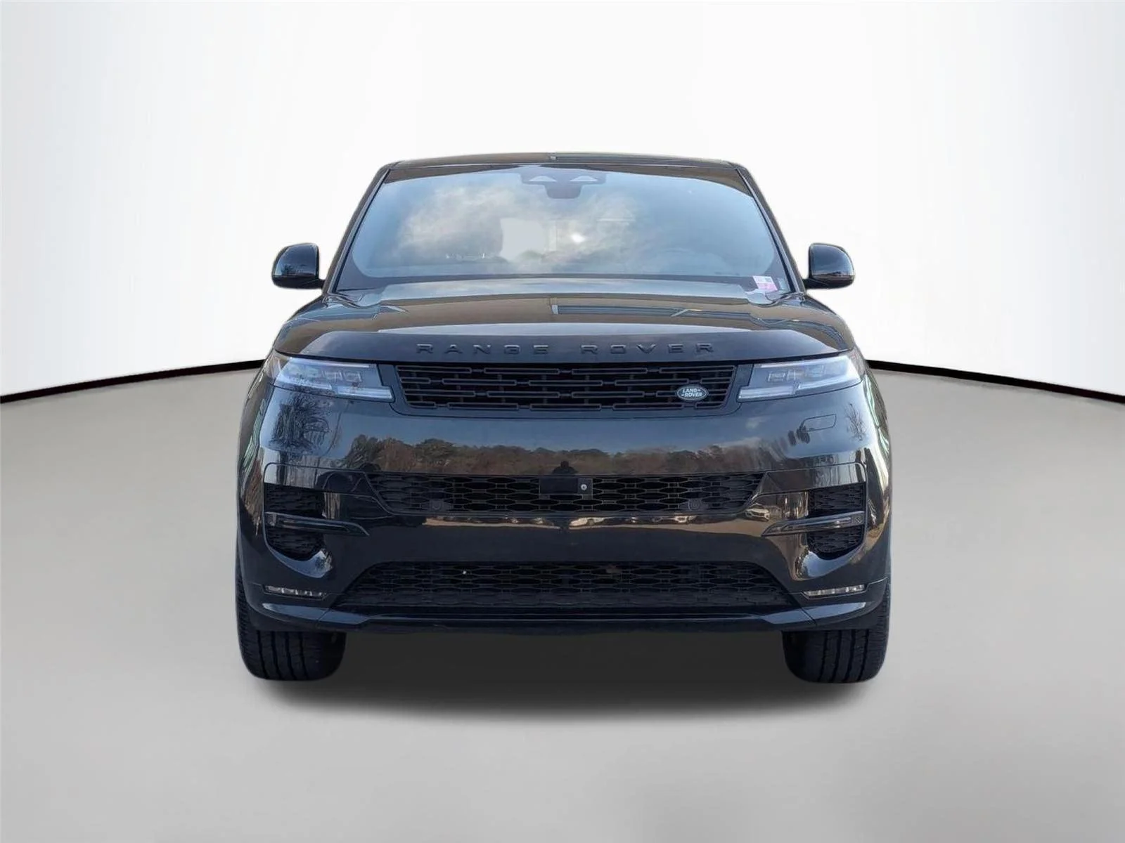 Used 2024  Land Rover Dynamic SE image 2