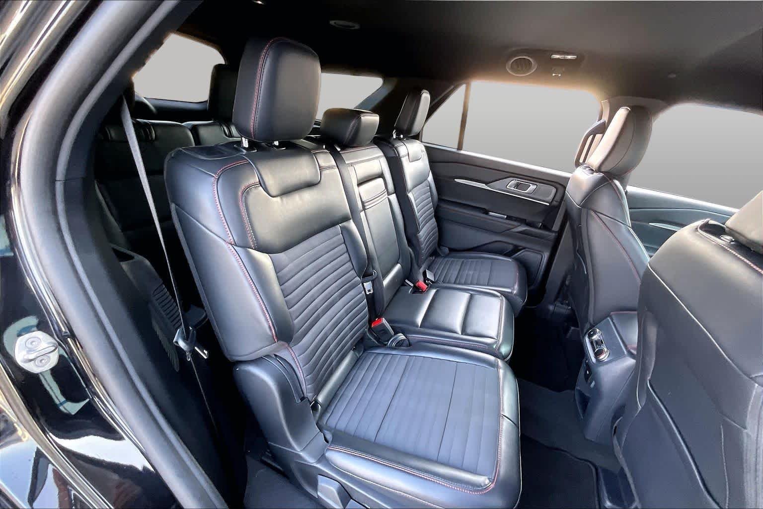 Used 2025 Agate Black Ford ST-Line image 36