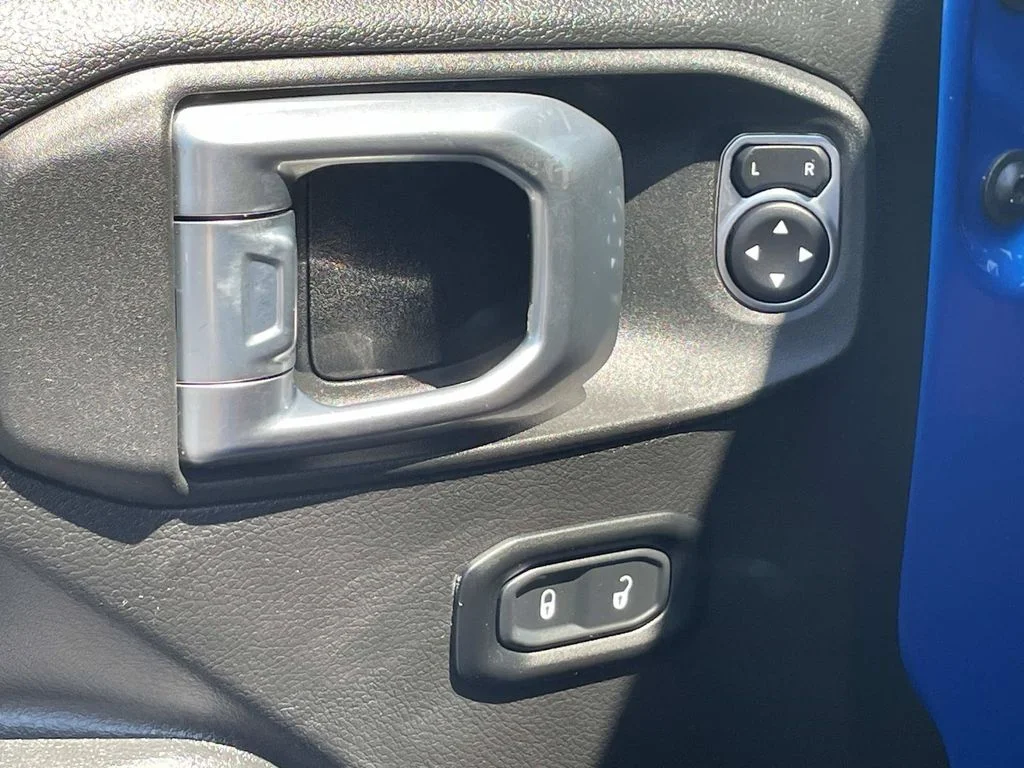 Used 2022 Blue Jeep Unlimited Sport Altitude image 20