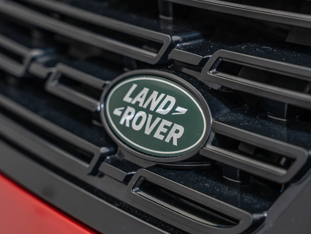 Used 2026 Firenze Red Metallic Land Rover SE image 3