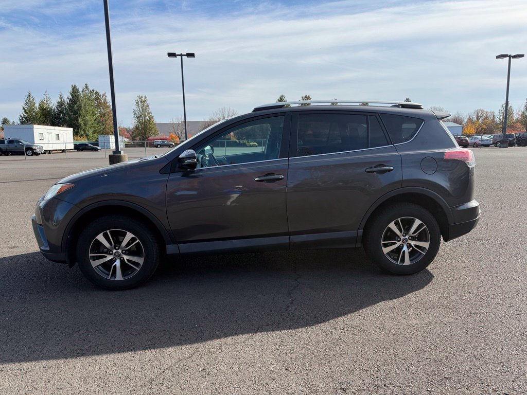 Used 2016 Magnetic Gray Metallic Toyota XLE image 4