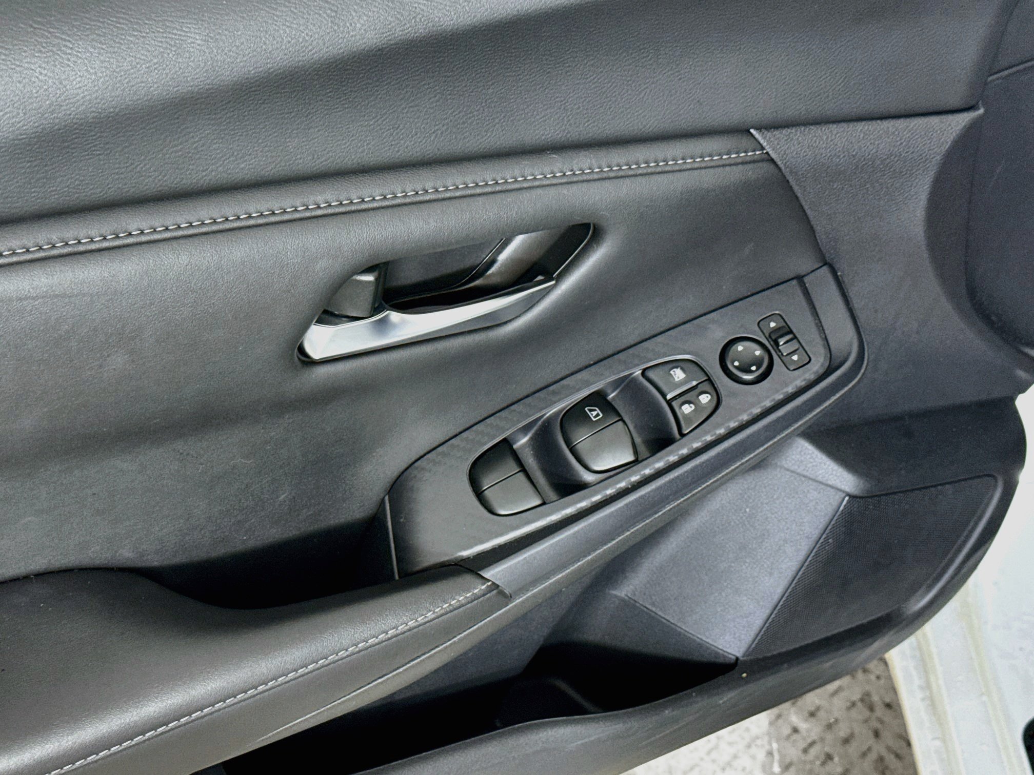 Used 2024 Fresh Powder Nissan SV image 17