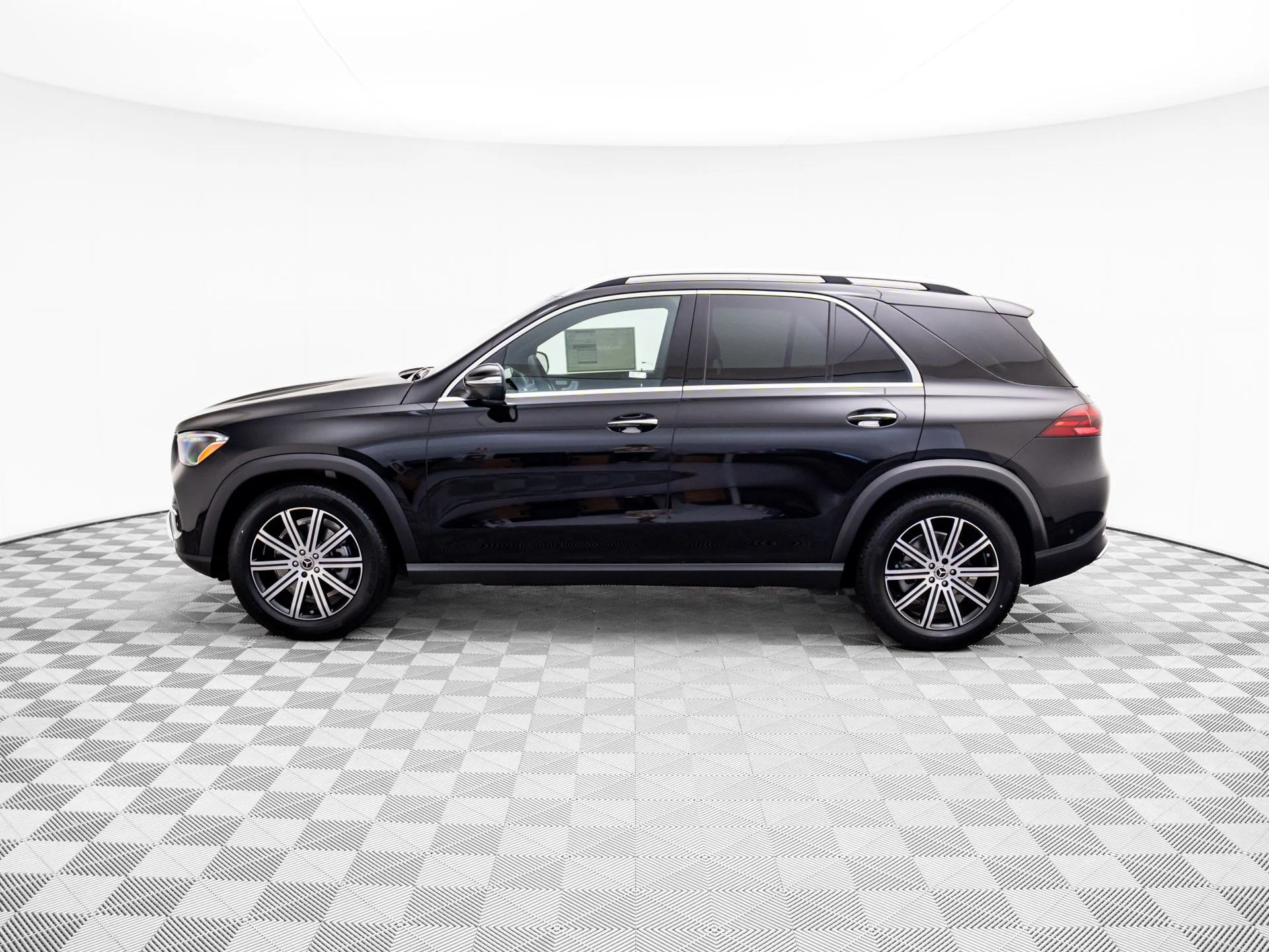 Used 2026 Black Mercedes-Benz GLE 350 image 2