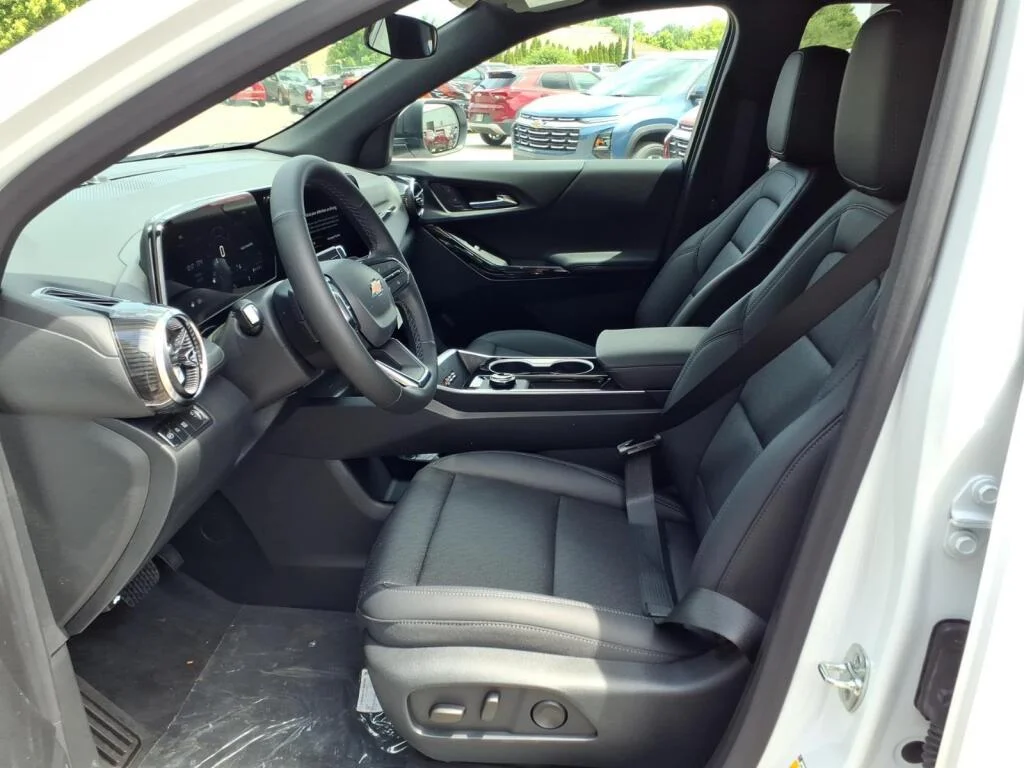 New 2026 Summit White Chevrolet FWD LT image 7