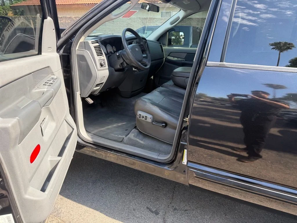 Used 2006 Black Dodge SLT image 17