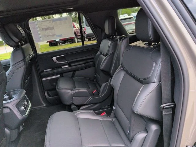 New 2026 Marsh Gray Ford MAX Platinum® image 14