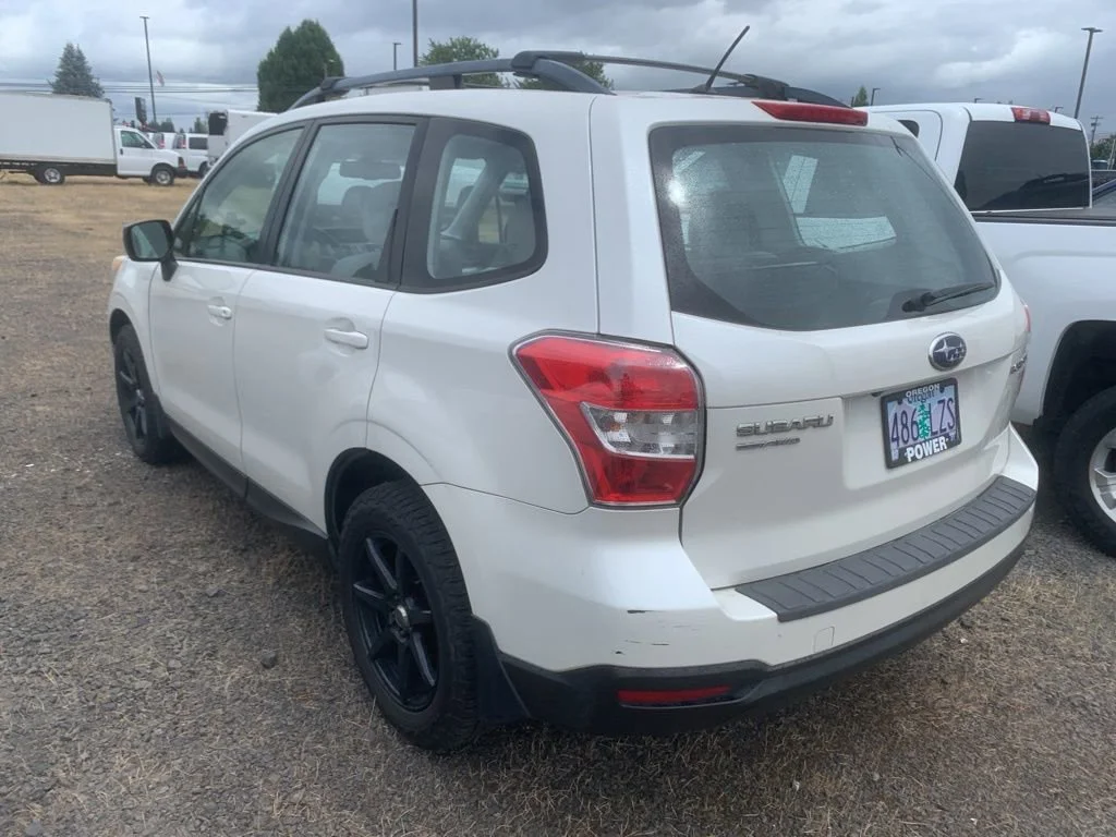 Used 2015  Subaru 2.5i image 2