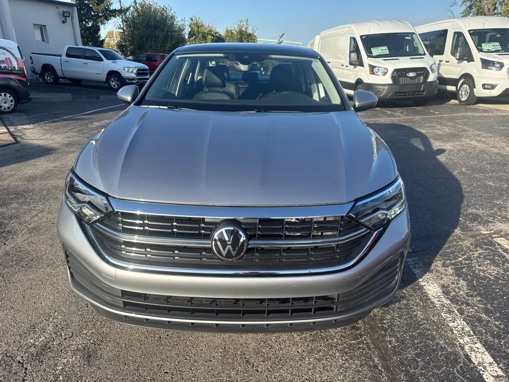 Used 2023 Silver Volkswagen 1.5T SE image 14