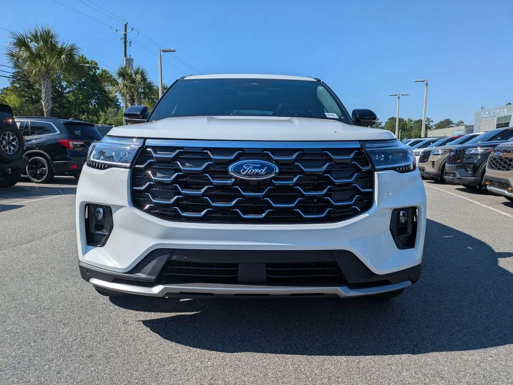 New 2026 Star White Metallic Tri-Coat Ford Platinum image 7