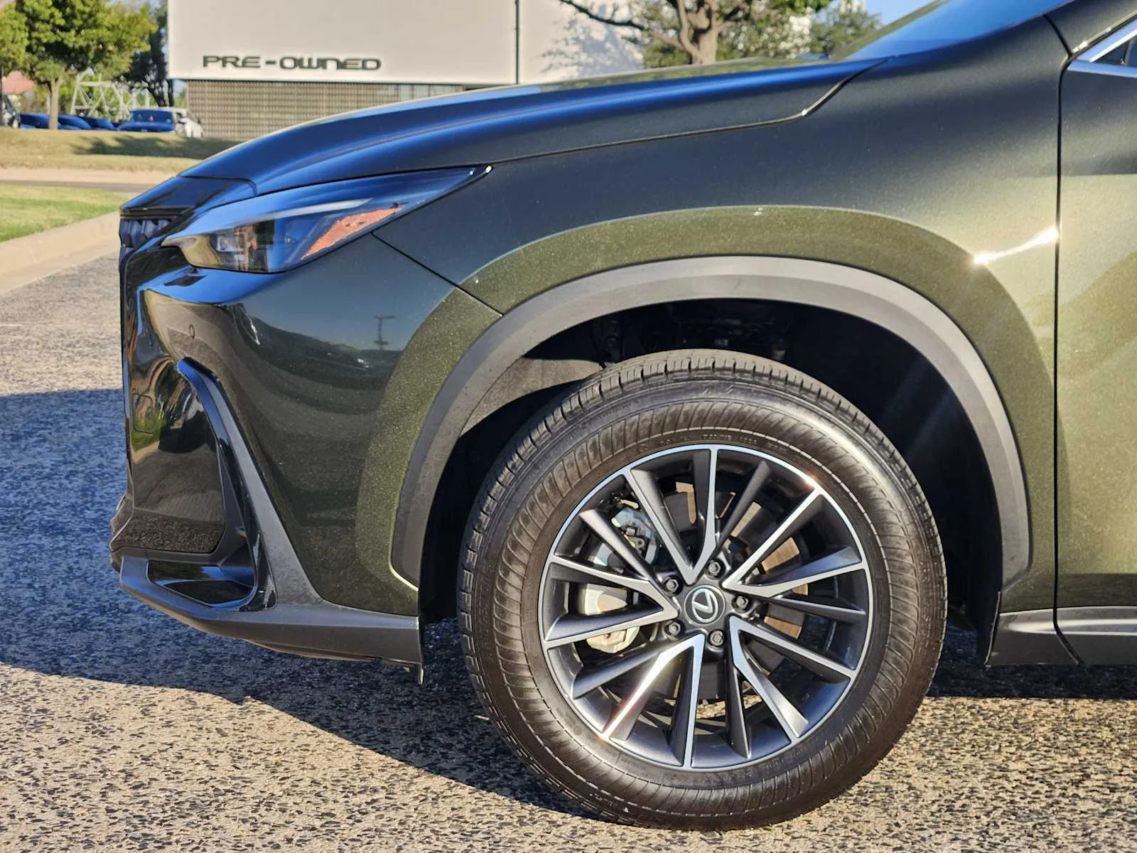 Certified Used 2025 NORI GREEN PEARL Lexus  image 5