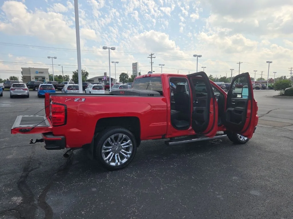 Used 2018 Red Chevrolet LT image 24