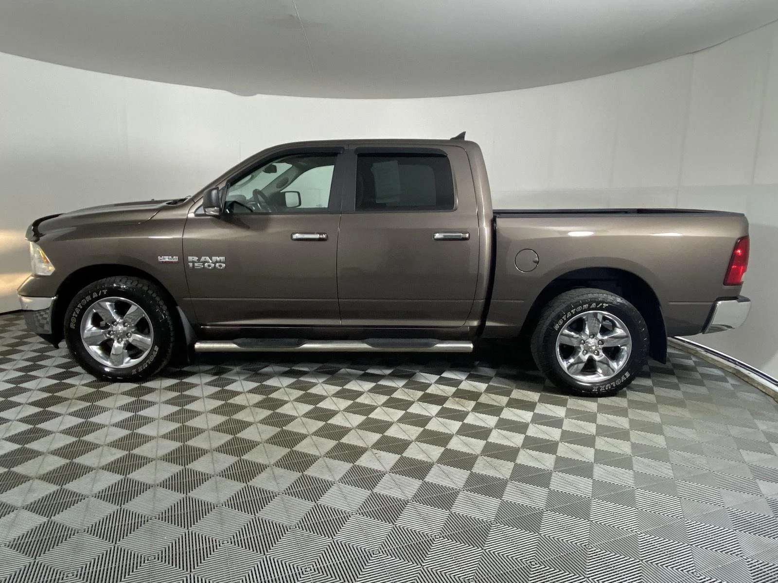 Used 2018 RV Match Walnut Brown Metallic Clearcoat Ram Big Horn image 13