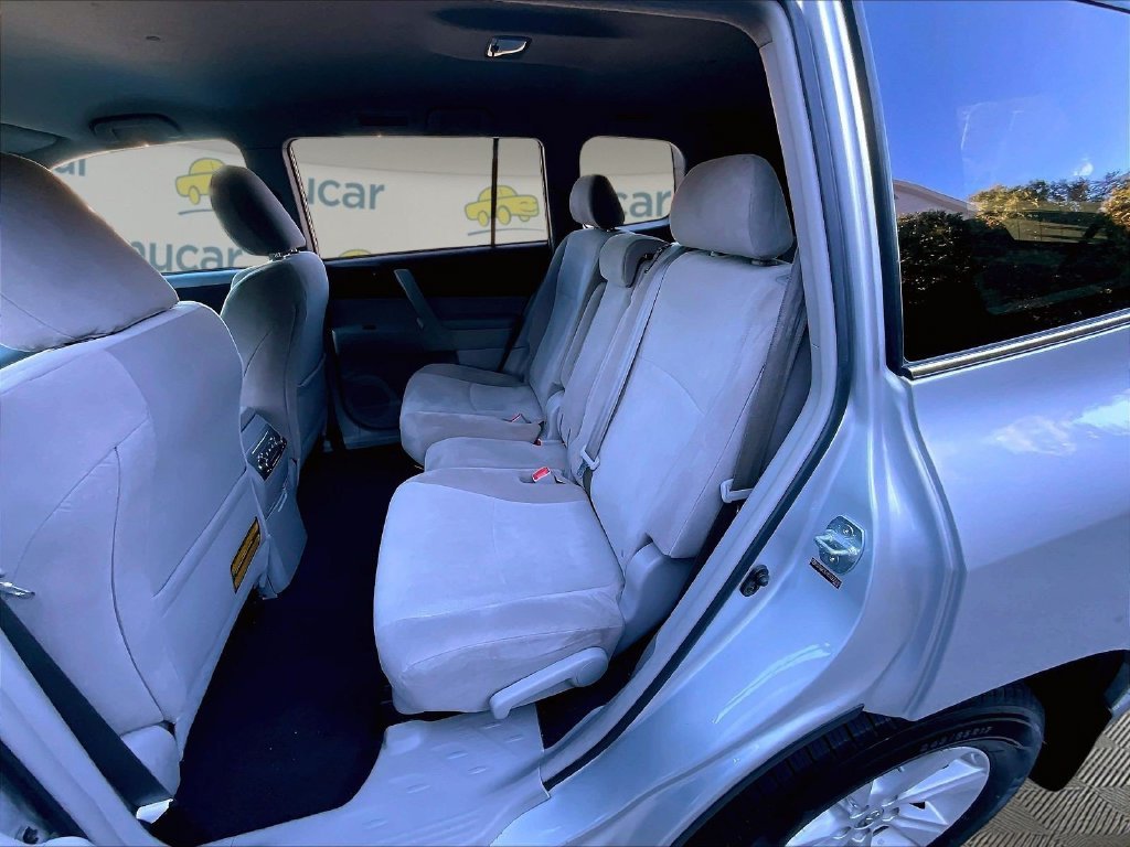 Used 2013 Silver Toyota Base image 15