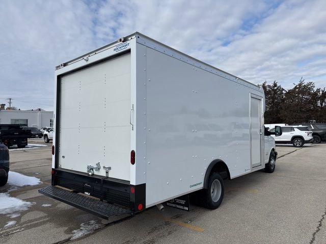 New 2025 Summit White Chevrolet 2WT image 4