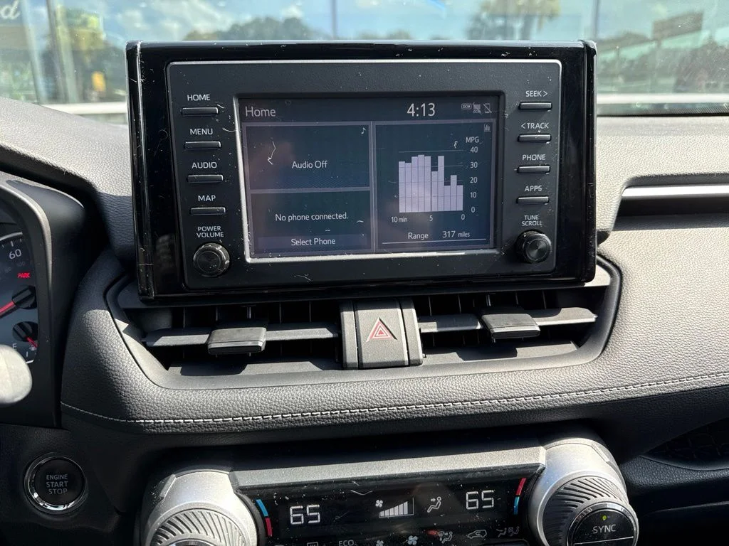 Used 2019 White Toyota XLE image 9