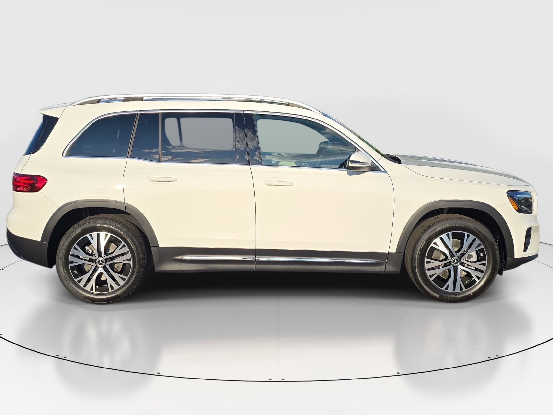 New 2026 Polar White Mercedes-Benz GLB250 image 4