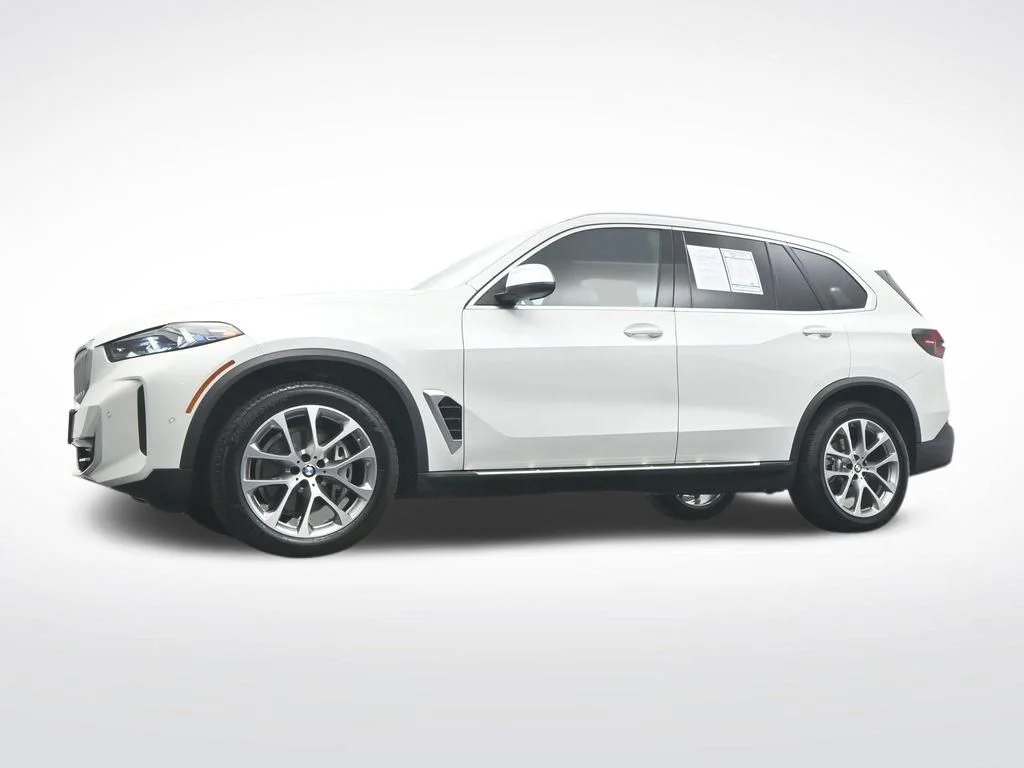 Certified Used 2025 White Metallic BMW xDrive40i image 32