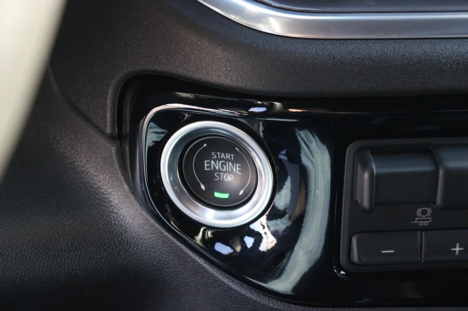 Used 2025 Black Chevrolet High Country image 30