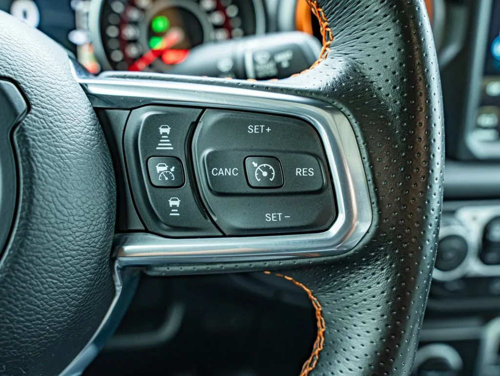 Used 2021 Black Clearcoat Jeep Mojave image 19