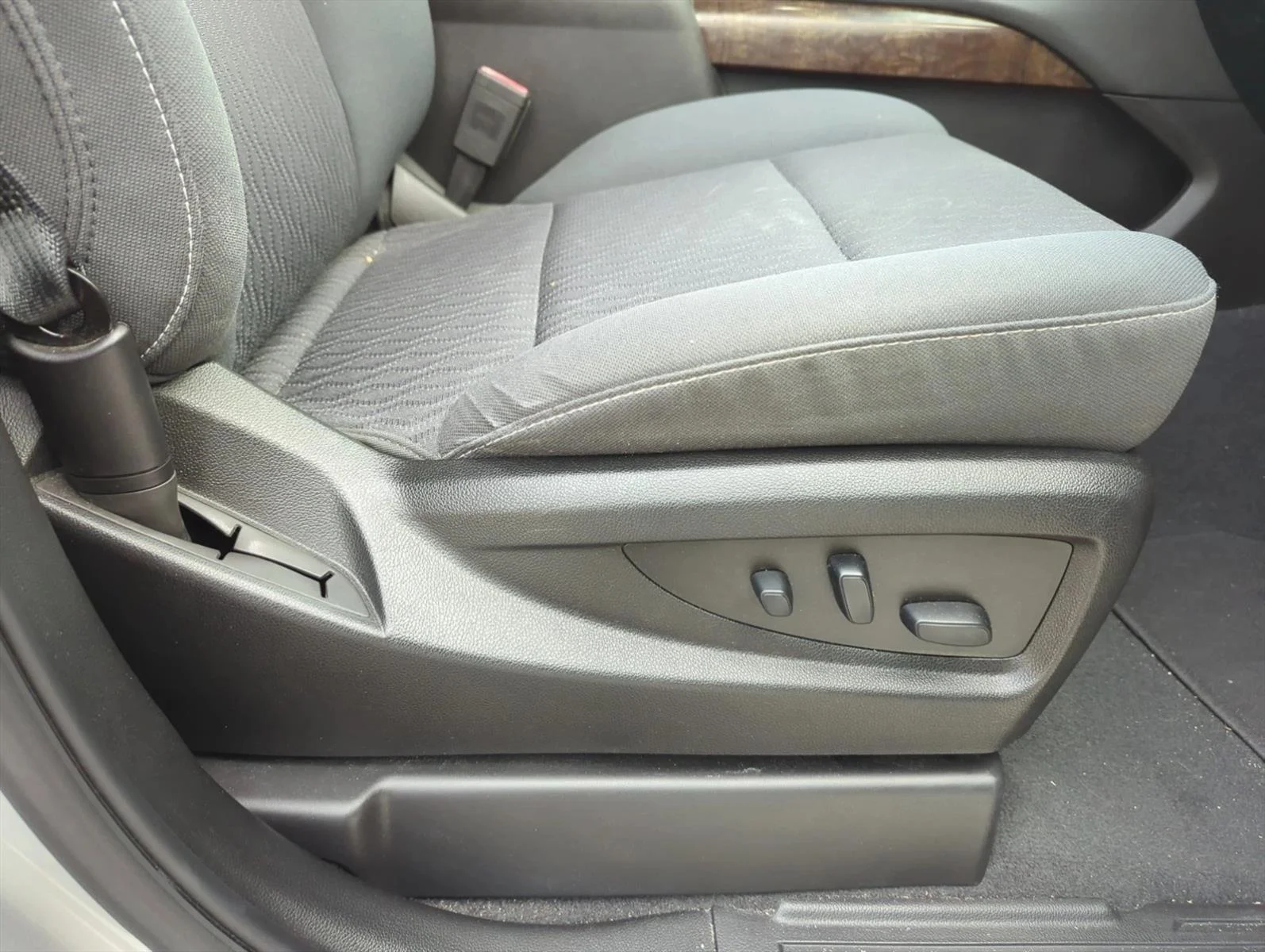 Used 2019 Silver Ice Metallic Chevrolet LS image 27