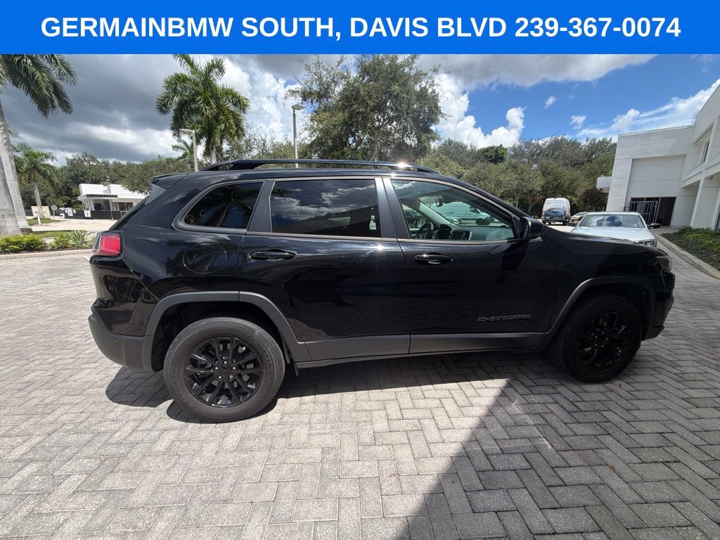 Used 2023 Diamond Black Jeep Altitude image 13
