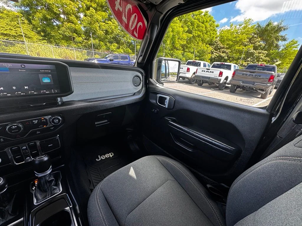 Used 2024 Black Jeep Sport S image 19