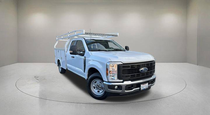 Used 2025 White Ford XL image 1