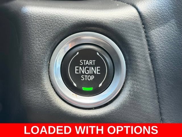 Used 2023 IRIDESCENT PEARL TRICOAT Chevrolet Premier image 27