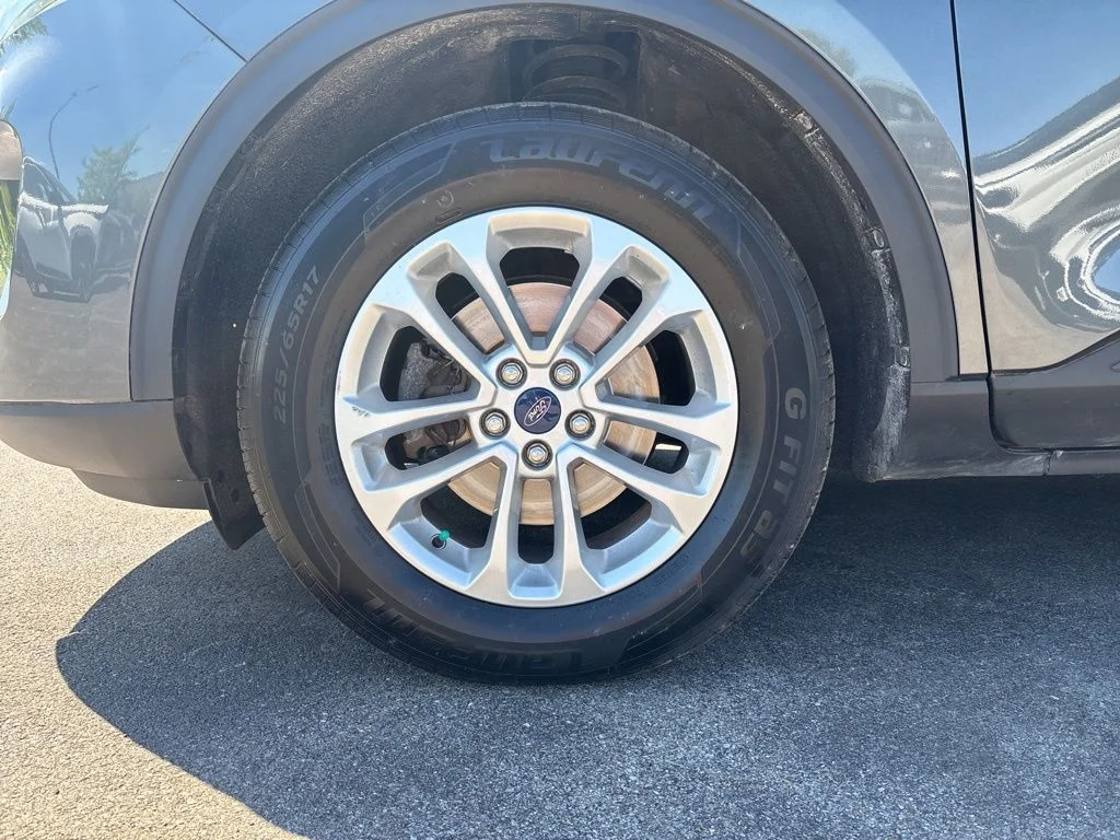 Used 2020 Gray Ford SE image 10