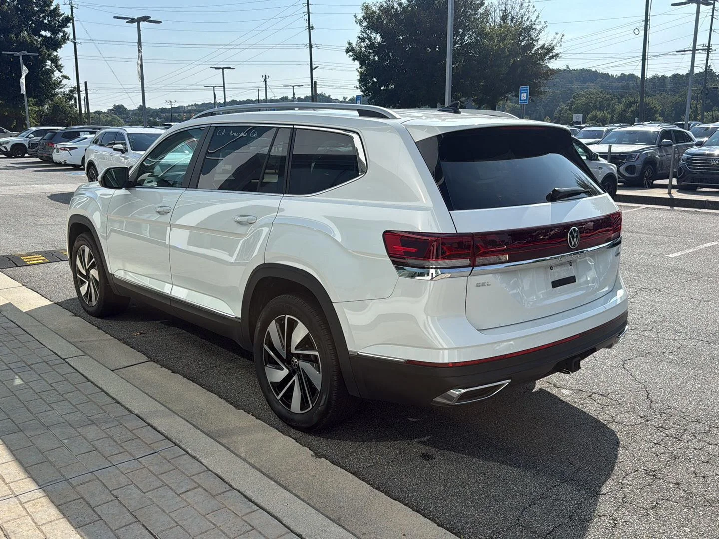 Certified Used 2025  Volkswagen 2.0T SEL image 5