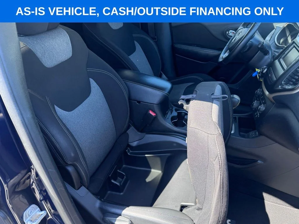 Used 2014 True Blue Jeep Latitude image 21