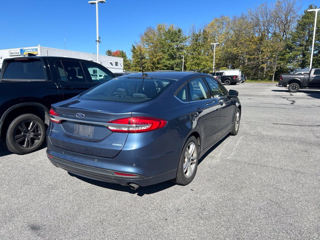 Used 2018 Blue Ford SE image 5