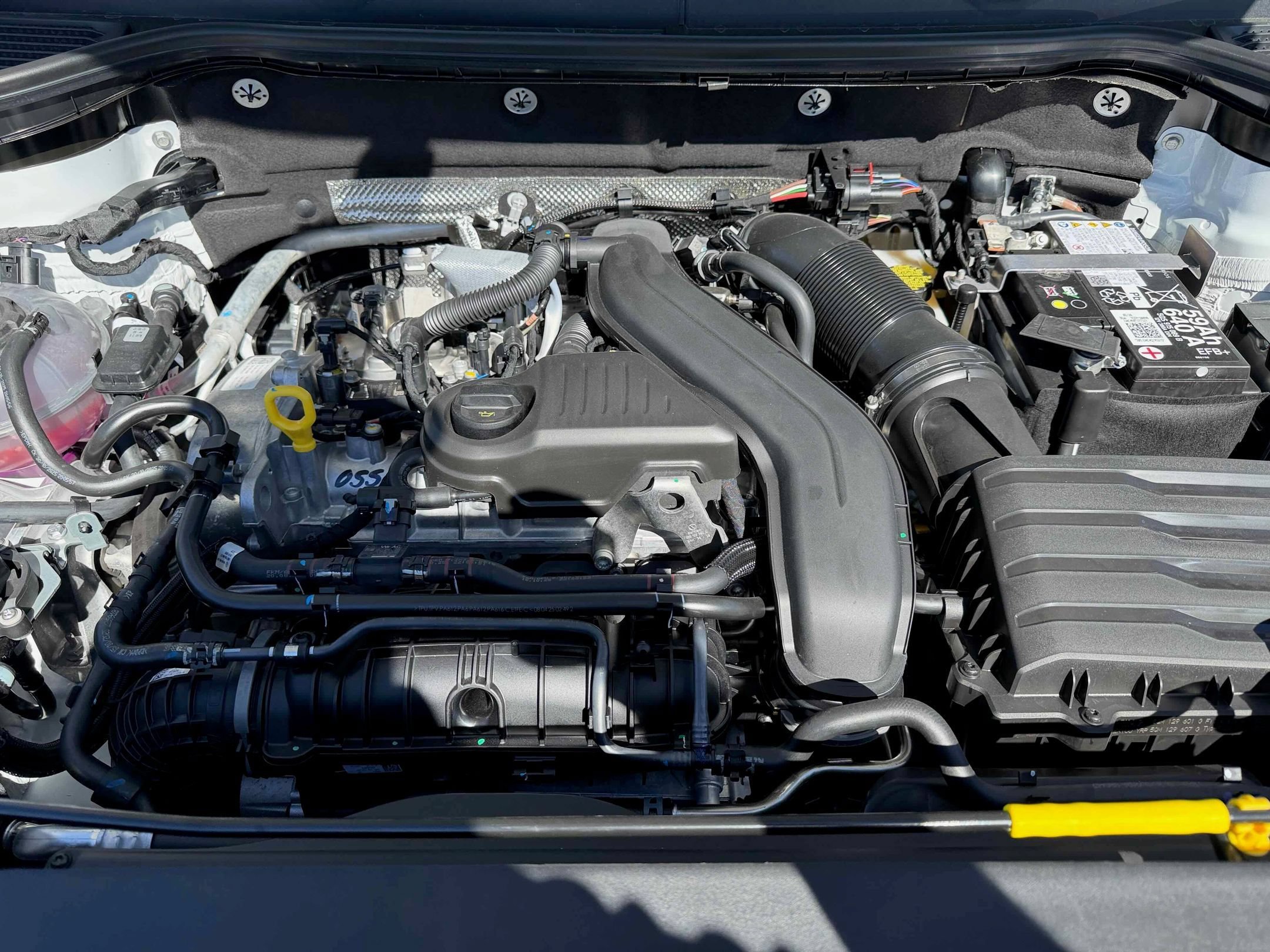 New 2026 Pure White Volkswagen SE image 30