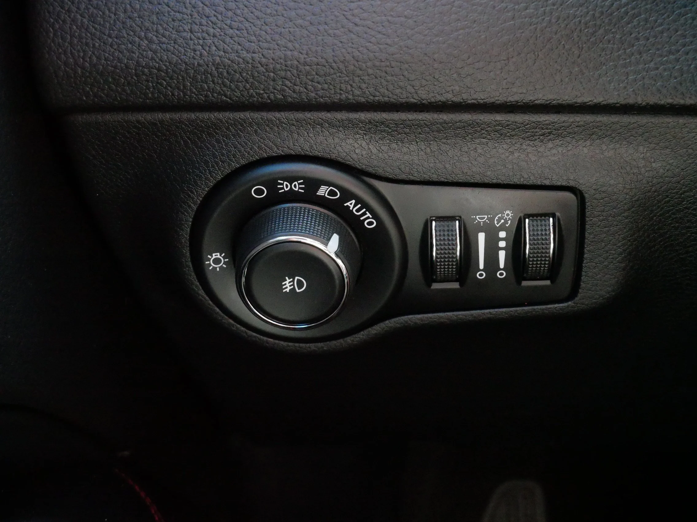Used 2018 Diamond Black Crystal Pearlcoat Jeep Trailhawk image 29