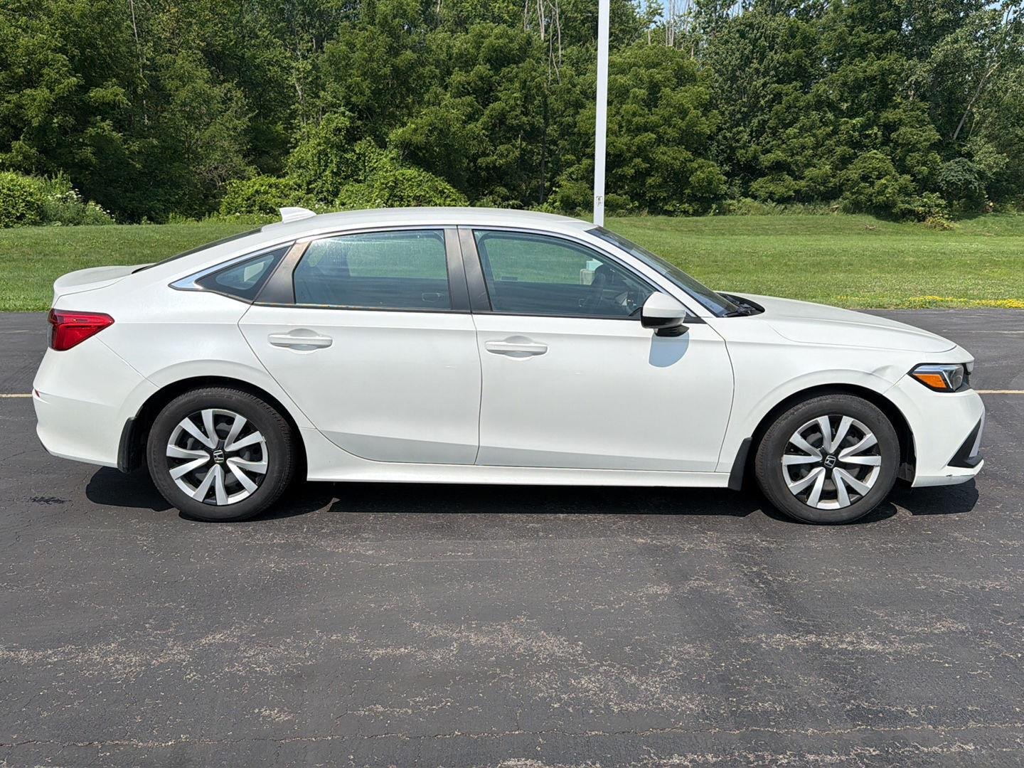 Used 2023 Platinum White Pearl Honda LX image 4