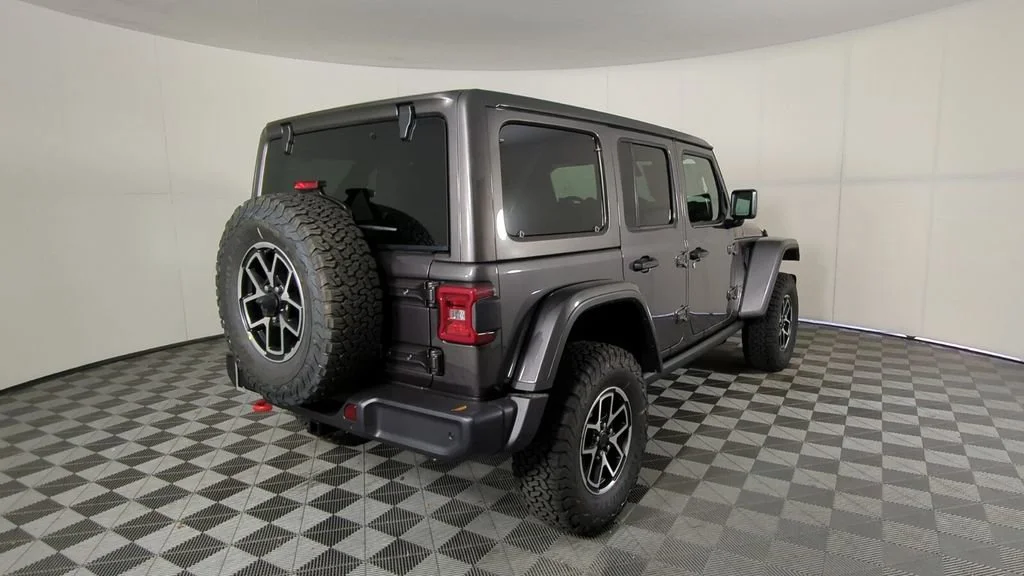 New 2026 Granite Crystal Metallic Clear-Coat Exterior Paint Jeep Rubicon image 5