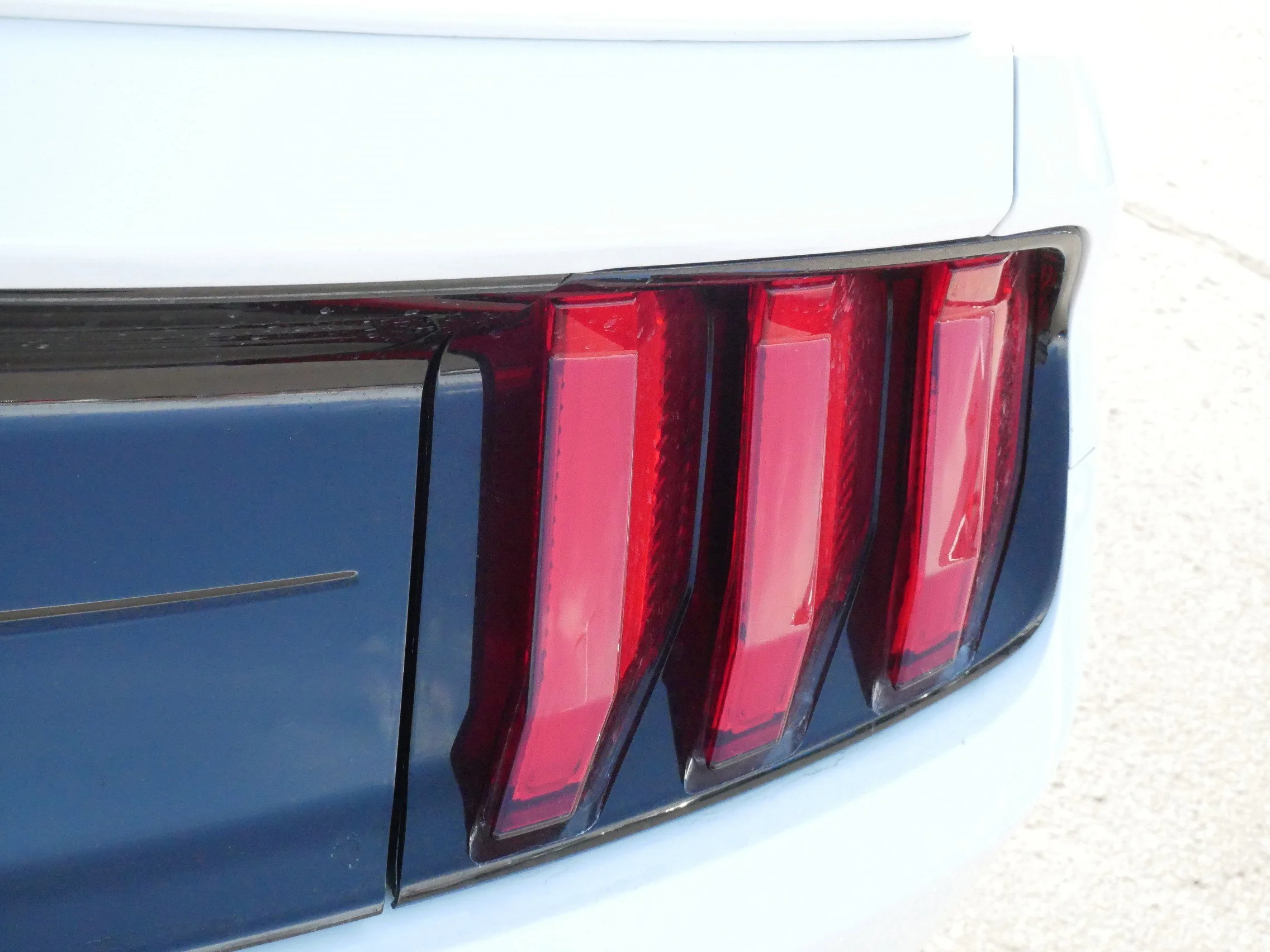 Used 2023 Oxford White Ford EcoBoost Premium image 18