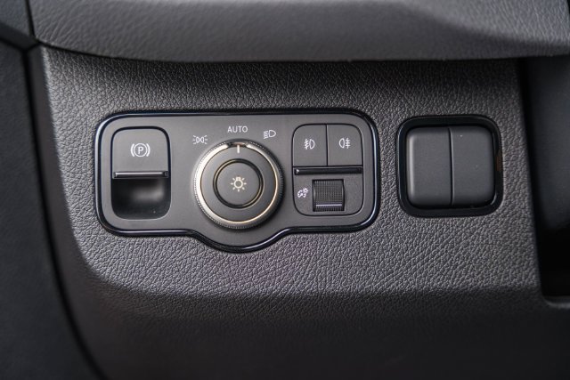 New 2026  Mercedes-Benz Crew 144 WB image 83