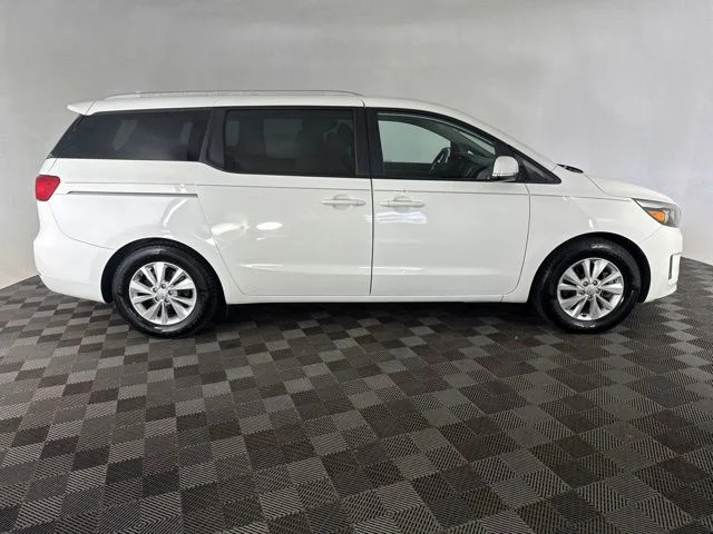 Used 2015 White Kia LX image 6
