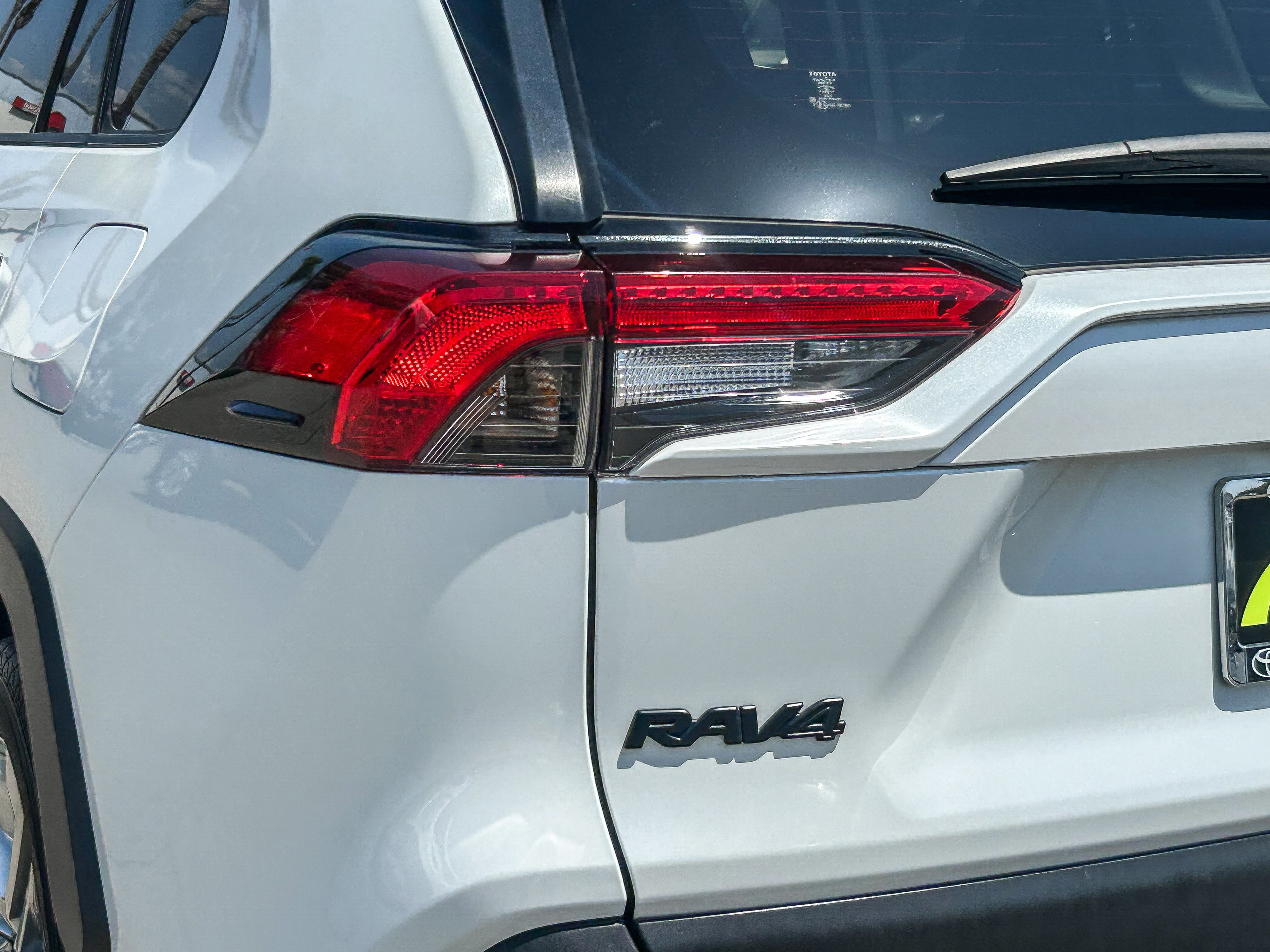 Used 2025 WIND CHILL PEARL TOYOTA TRUCK XLE PREMIUM image 9