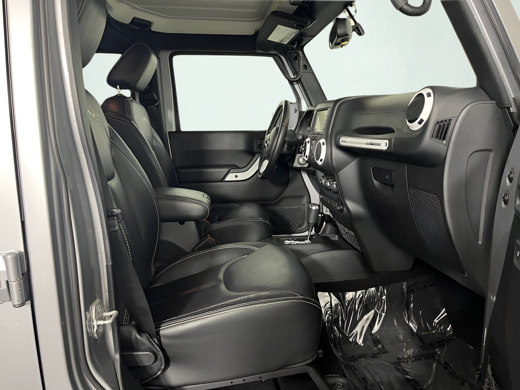 2014 Jeep Wrangler Unlimited Sahara - Photo 16