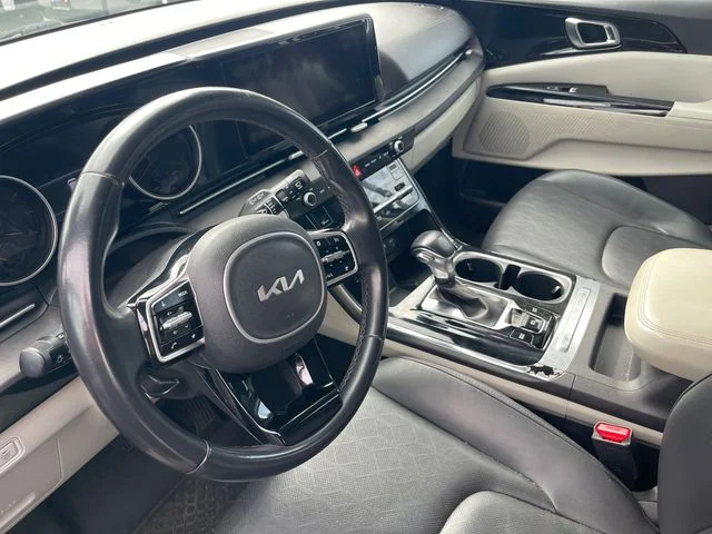 Used 2022 Black Kia EX image 11