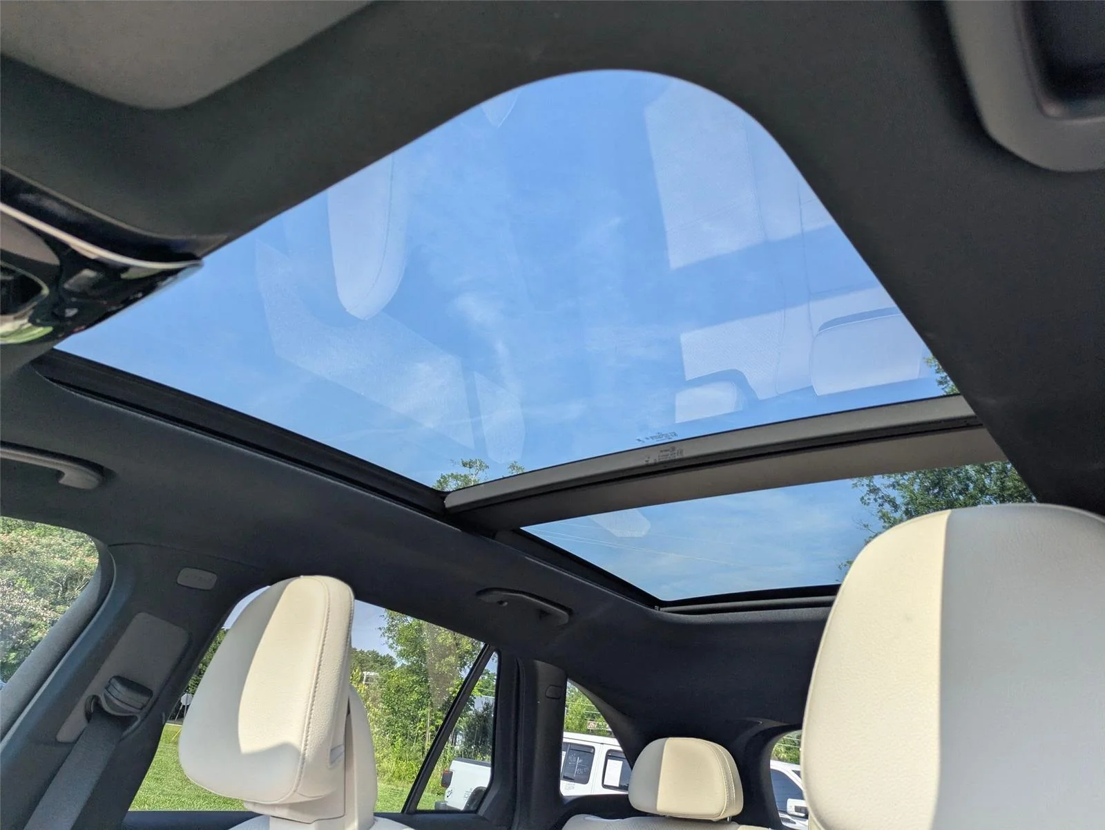 Used 2024 Black Mercedes-Benz GLC 300 image 24
