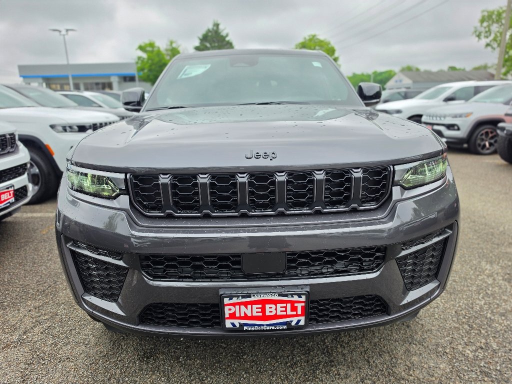 New 2026 Baltic Gray Metallic Clear-Coat Exterior Paint Jeep Altitude image 7