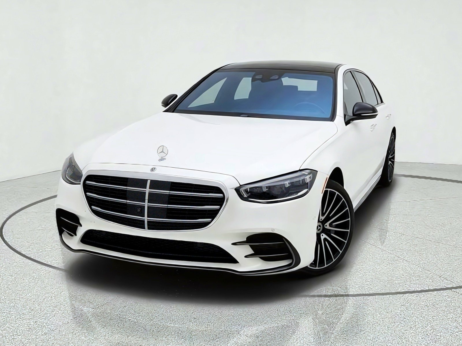 Certified Used 2023 MANUFAKTUR Diamond White Mercedes-Benz S 580 image 2