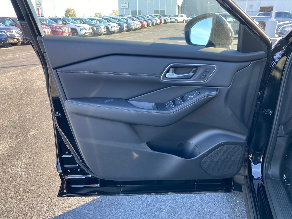 2026 Nissan Rogue Platinum - Photo 12